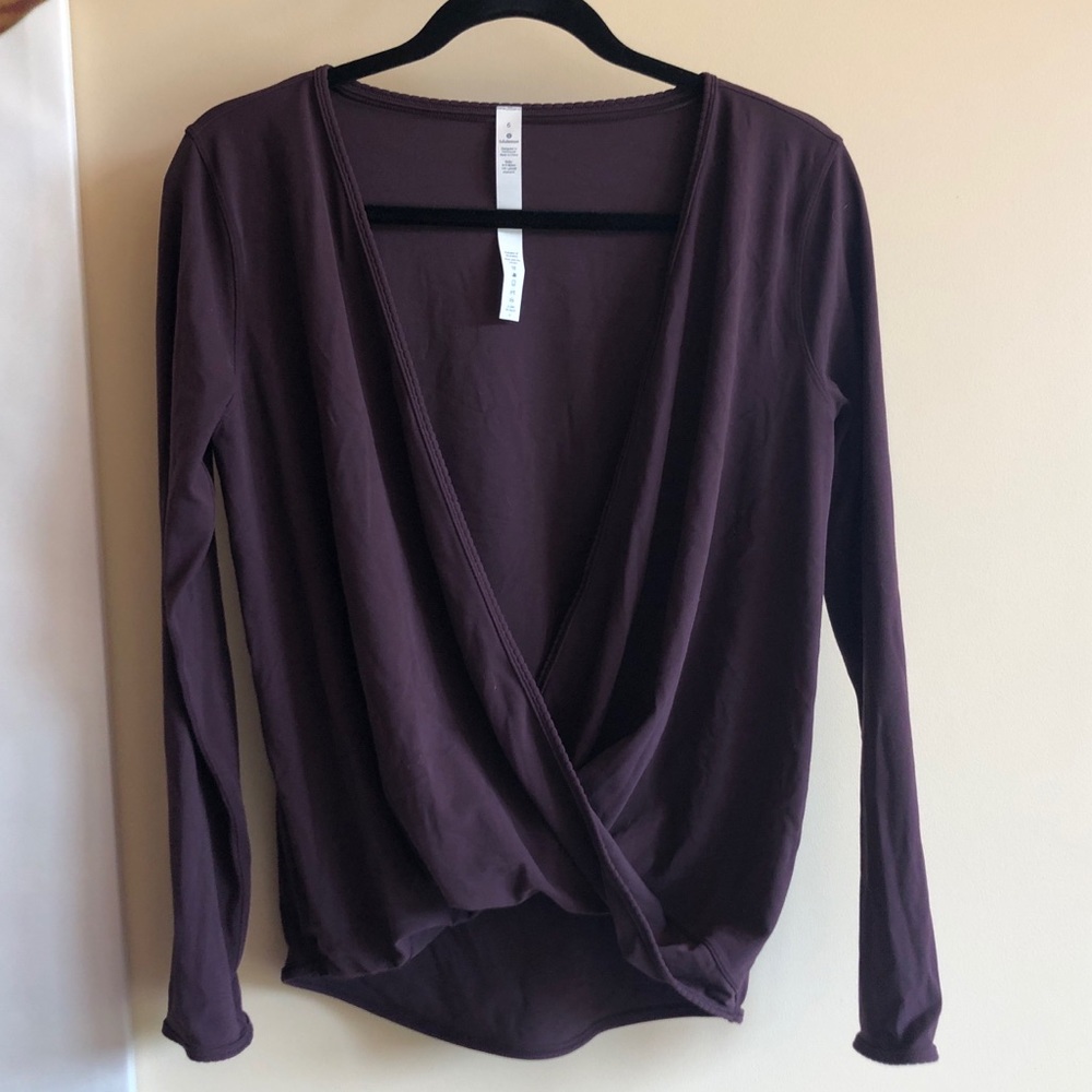 Lululemon criss cross front stretchy top